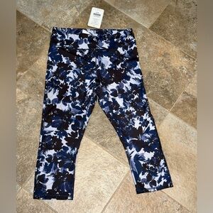 Fabletics knee length patterned leggings